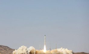 Irão reconhece planeamento de dois novos testes de foguetes