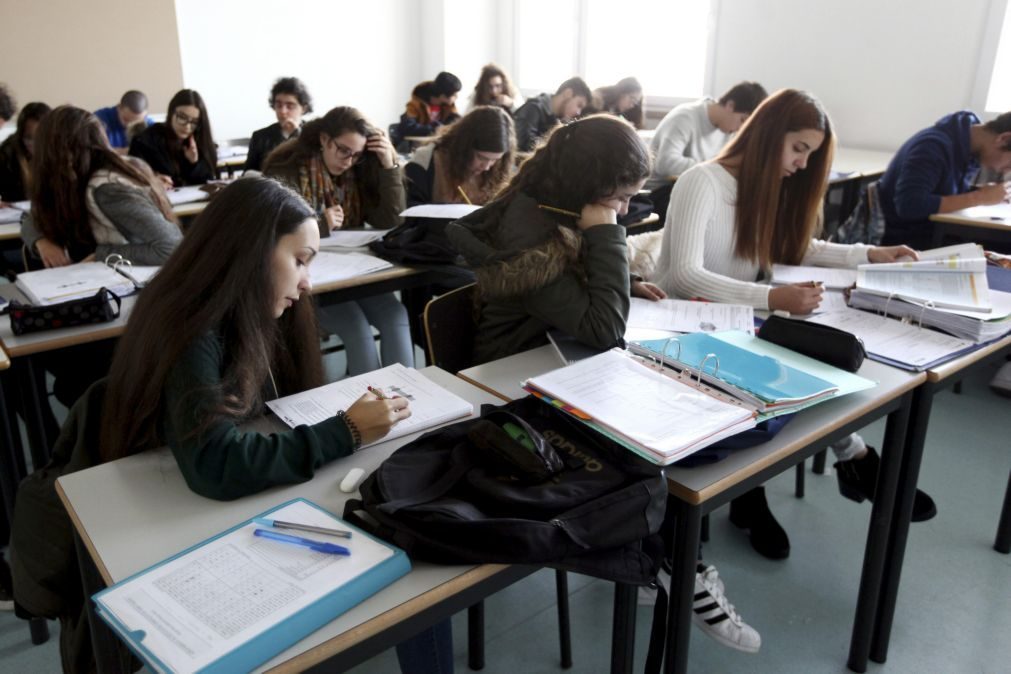 Exames nacionais do secundário começam na sexta-feira com 150 mil alunos inscritos