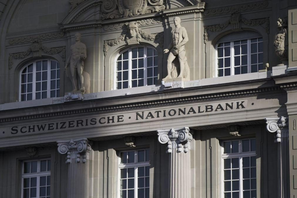 Banco central da Suíça sobe taxa de juros pela 1.ª vez em 15 anos