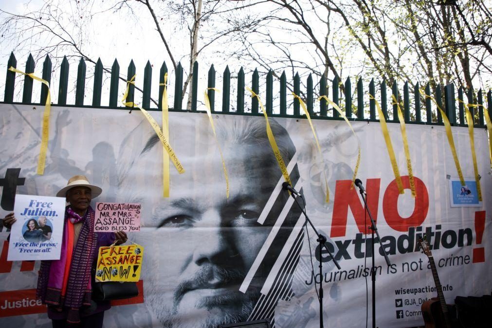 Governo britânico aprova extradição de Julian Assange para os Estados Unidos