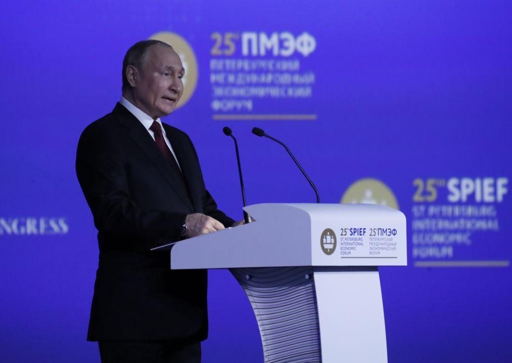 Putin diz que UE perde cerca de 400 mil milhões de euros com sanções