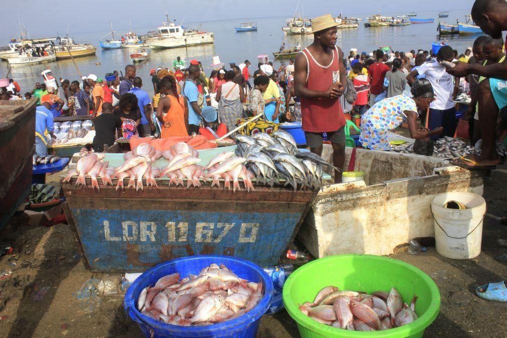 Na ilha de Luanda, falta peixe mas abundam assaltantes que aterrorizam pescadores
