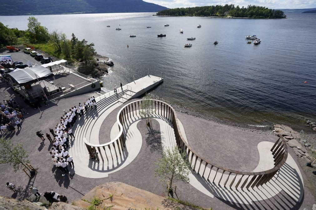 Inaugurado memorial às vítimas do massacre de Utoya na Noruega
