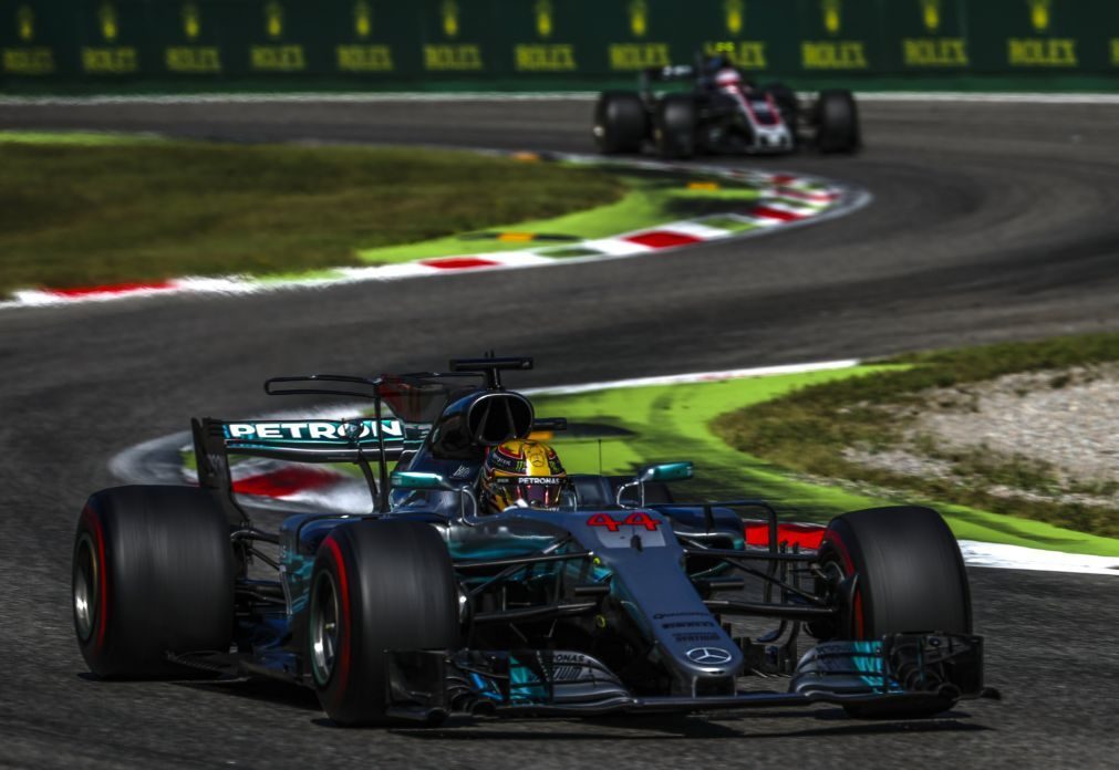 Hamilton novo líder do Mundial de Fórmula 1, ao vencer na 'casa' de Vettel
