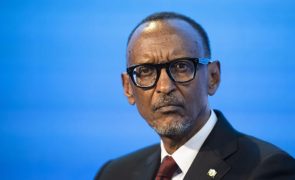 Kagame volta a defender expulsão de imigrantes ilegais do Reino Unido para o Ruanda