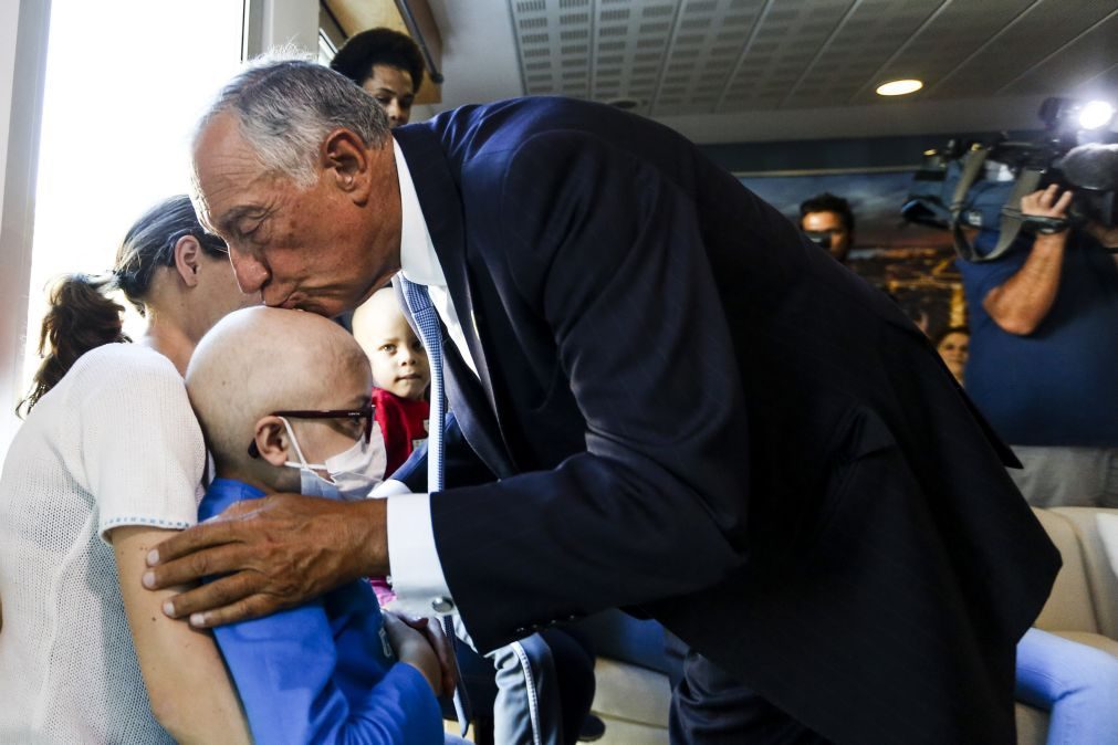 Marcelo convida crianças com cancro a visitá-lo em Belém