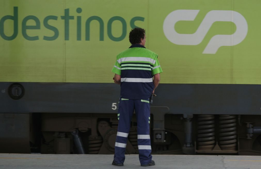 Novas supressões de comboios marcam manhã de São João no Porto