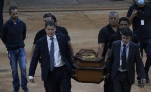 Homenagem emotiva no funeral do ativista brasileiro assassinado na Amazónia