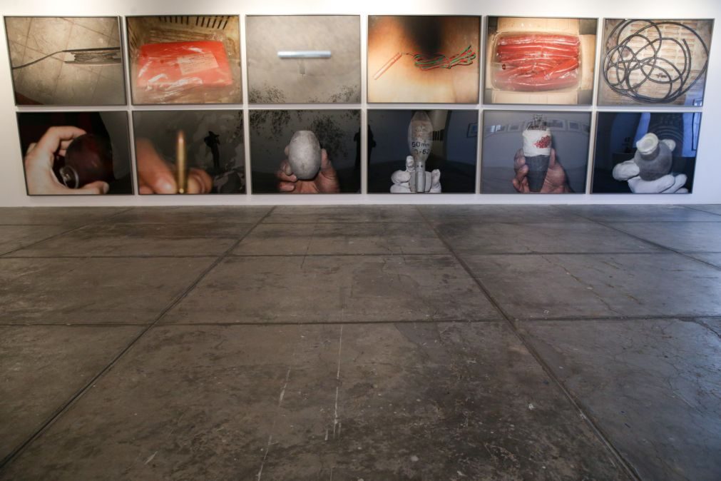 Contradições do mundo através de 18 artistas na exposição