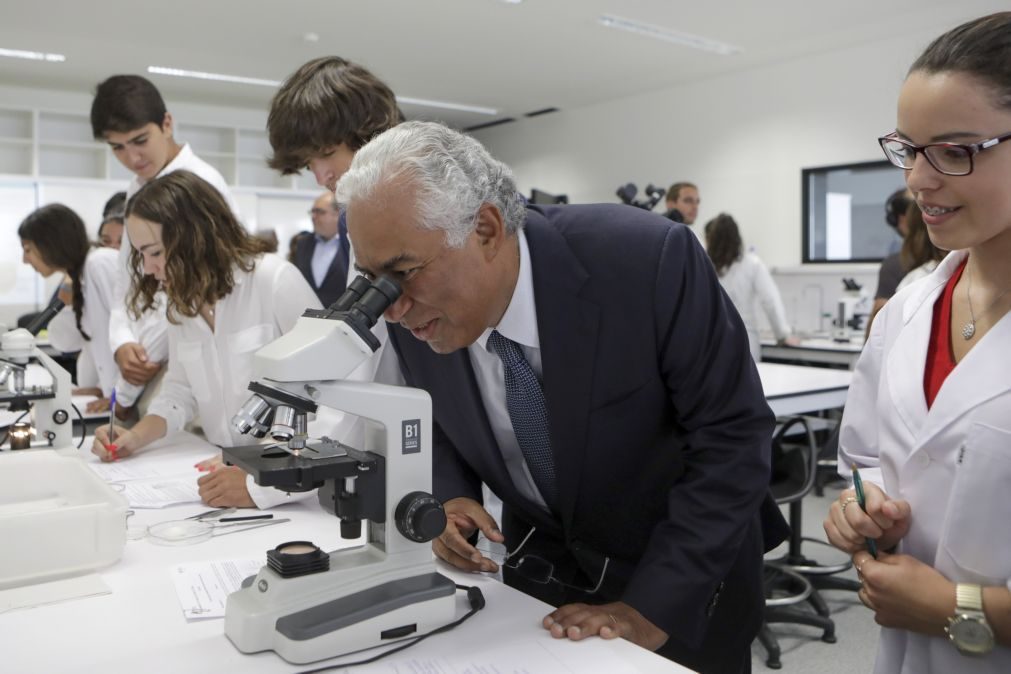 António Costa destaca investimento na educação para ultrapassar 