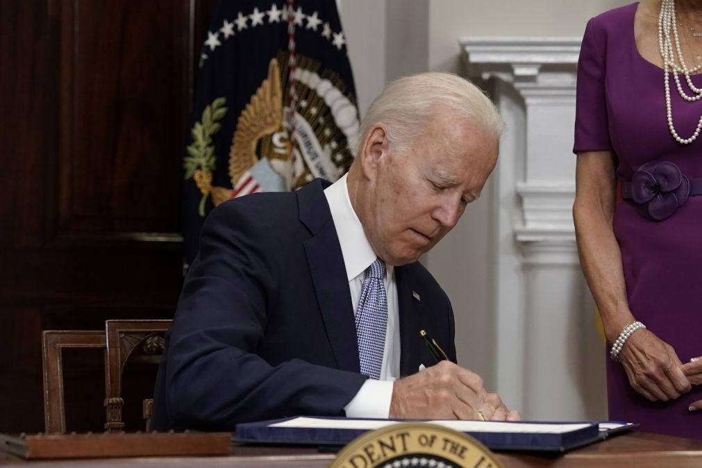 Biden confiante que acordo sobre acesso a armas assinado hoje vai salvar muitas vidas