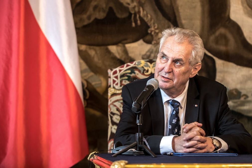 Presidente checo diz preferir perder fundos da UE em vez de receber refugiados