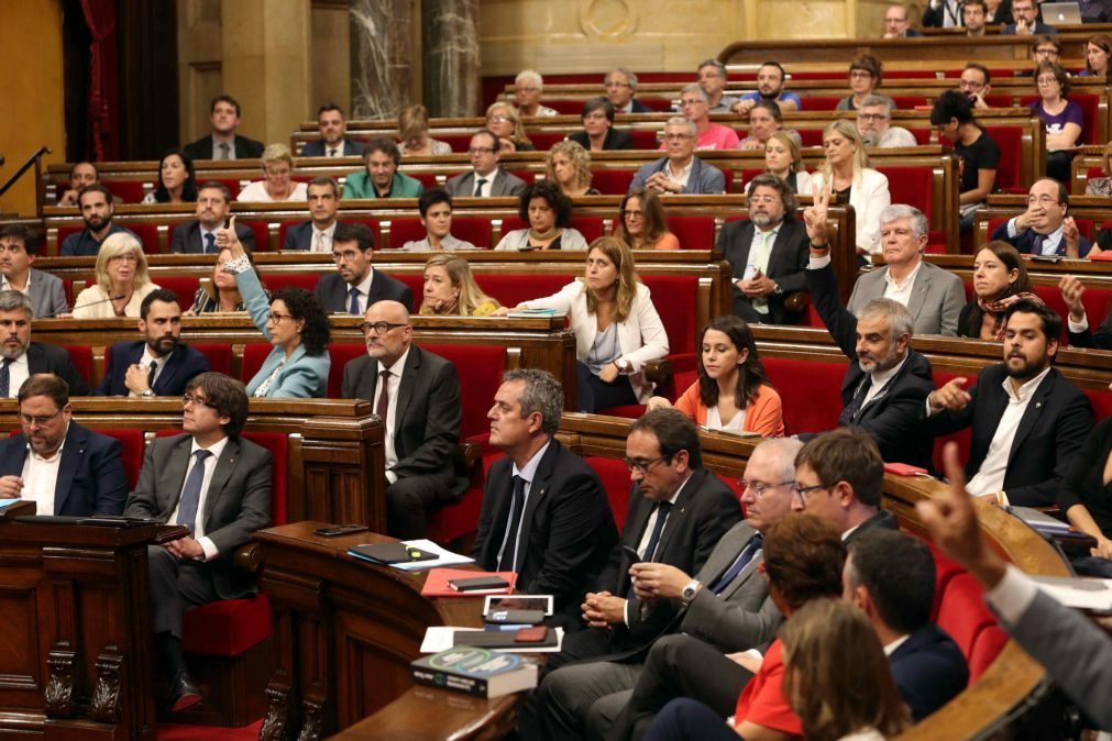 Parlamento da Catalunha aprova lei para convocar referendo sobre independência
