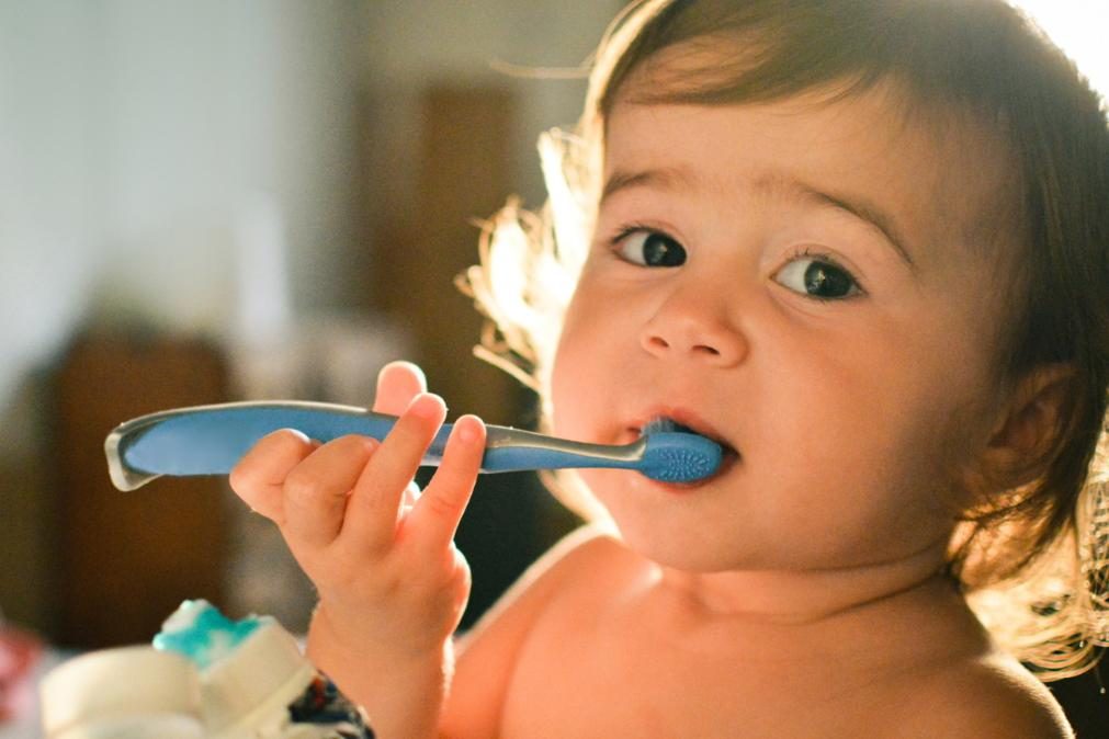 Dentista responde a 5 dúvidas sobre saúde oral das crianças