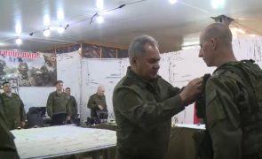 Ministro da Defesa russo faz primeira inspeção a militares em território ucraniano