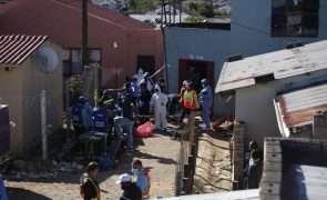 Número de mortos encontrados em discoteca sul-africana aumenta para 20