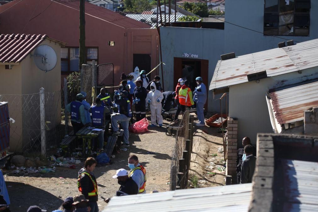Número de mortos encontrados em discoteca sul-africana aumenta para 20