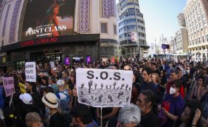 Centenas protestam em Madrid contra 