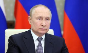 Rússia entra em incumprimento pela 1.ª vez em 100 anos, Bloomberg