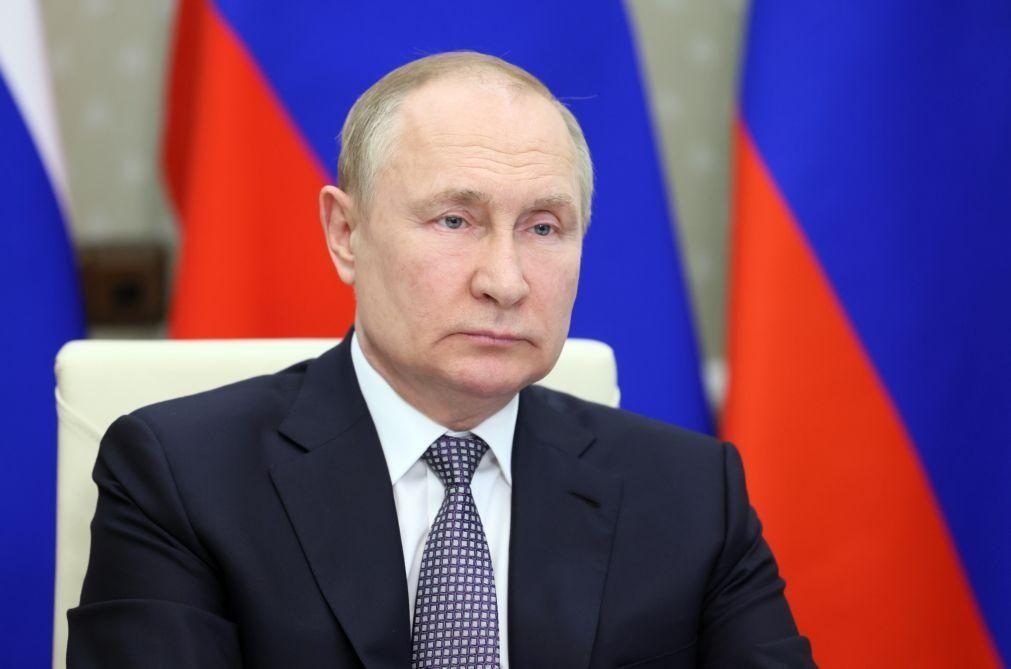 Rússia entra em incumprimento pela 1.ª vez em 100 anos, Bloomberg