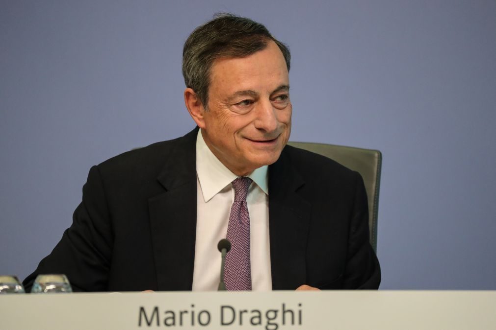 BCE revê em alta crescimento da zona euro para 2,2% este ano