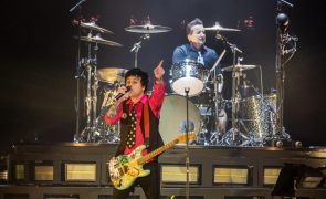 Aborto nos EUA: vocalista dos Green Day “renuncia” à cidadania norte-americana