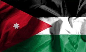 Queda de contentor com gás tóxico faz 10 mortos e 200 feridos na Jordania