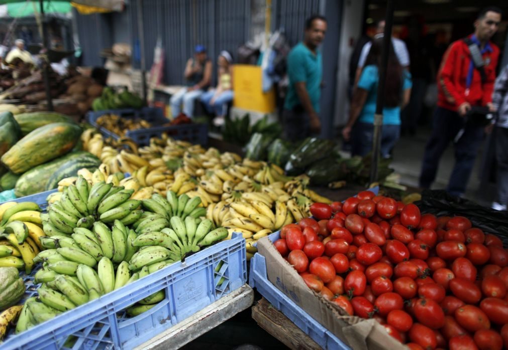 Venezuela: Maduro anuncia novo sistema de fixação de preços para 50 produtos