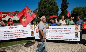 Trabalhadores do têxtil manifestam-se em Famalicão por aumento de salários