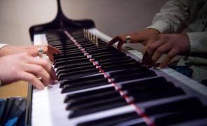 Pianista russo Boris Berman homenageia Ucrânia na Semana de Piano de Óbidos