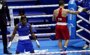 Campeão olímpico de boxe surpreendido em tentativa de fuga de Cuba