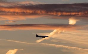 Bruxelas diz que aviação está comprometida com metas de descarbonização para 2050