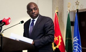 Chefe da diplomacia angolana viaja para Barcelona após agravamento de saúde de Eduardo dos Santos