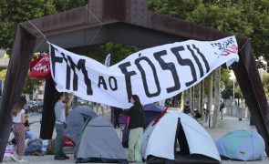Jovens ativistas acampam no Parque das Nações contra 